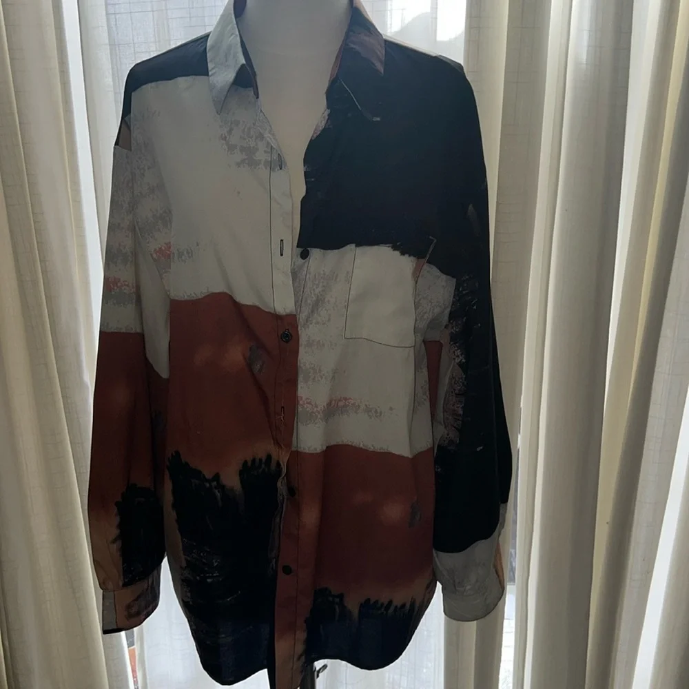 BUTTON DOWN - Picture 1 of 2